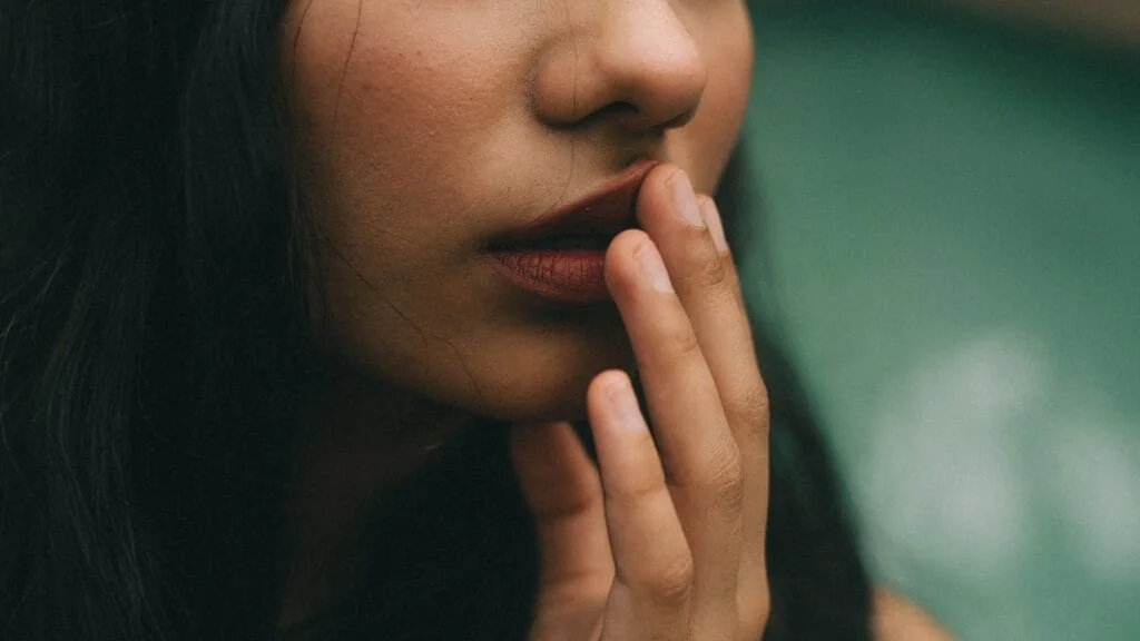 Ilustrasi Bagaimana Cara Mencerahkan Bibir Hitam?